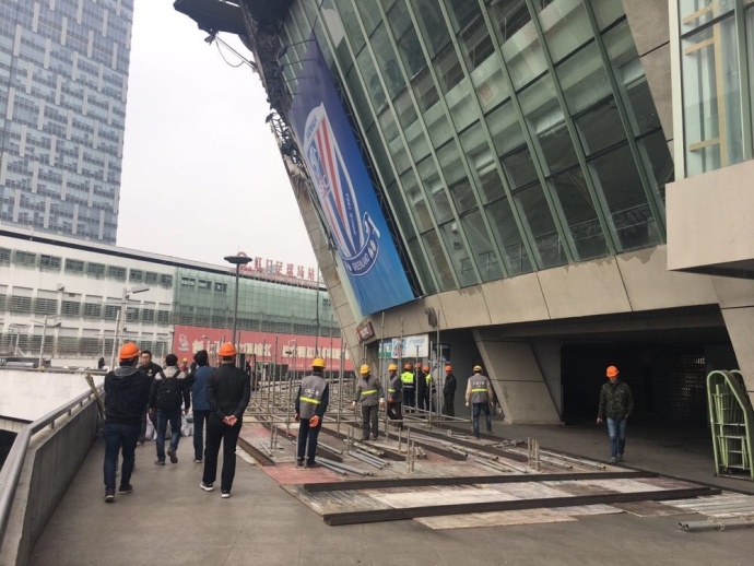 TA的皇马跟队记者Mario Cortegana报道，阿拉巴将伤缺约8个月，赛季报销且无缘2024欧洲杯。